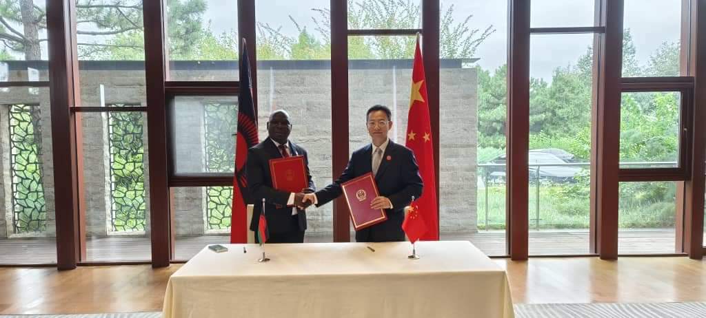 The Governments of Malawi and China Tuesday, signed a K50 billion financing agreement for the construction of the Judicial Complex in Lilongwe